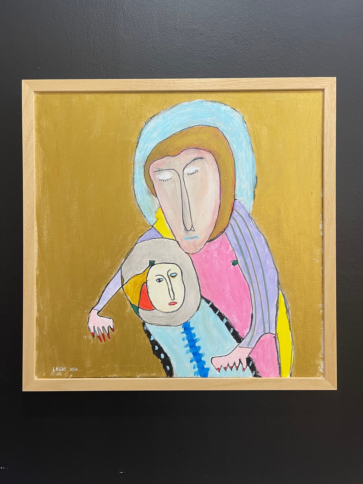 Legát Tibor’s Mária a gyermekkel, an ochre figurative acrylic painting of a blue-haloed mother and child