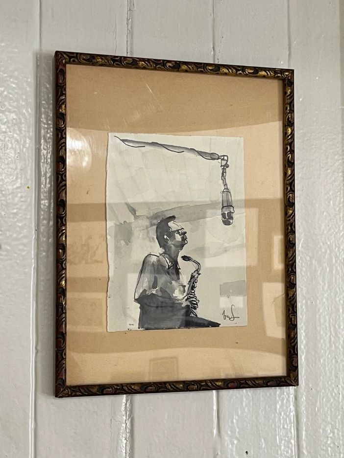 Vályi Gábor fekete-szürke kollázsszerű portrérajza Paul Desmond szaxofonosról